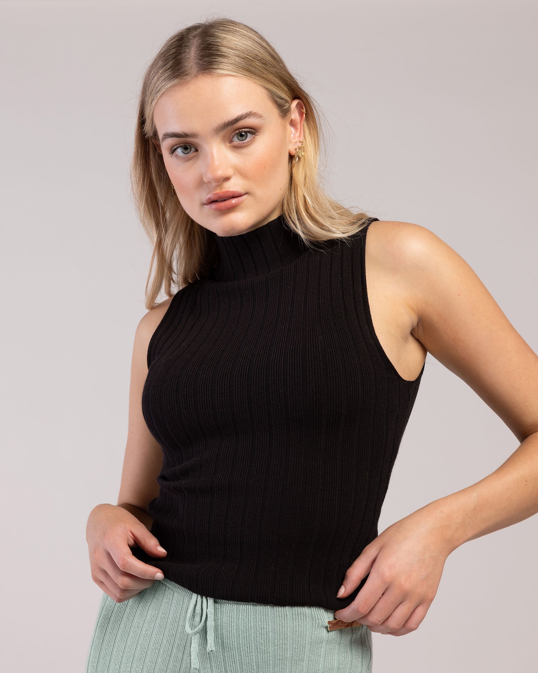 Rib Lounge Funnel Neck - BLOCH US