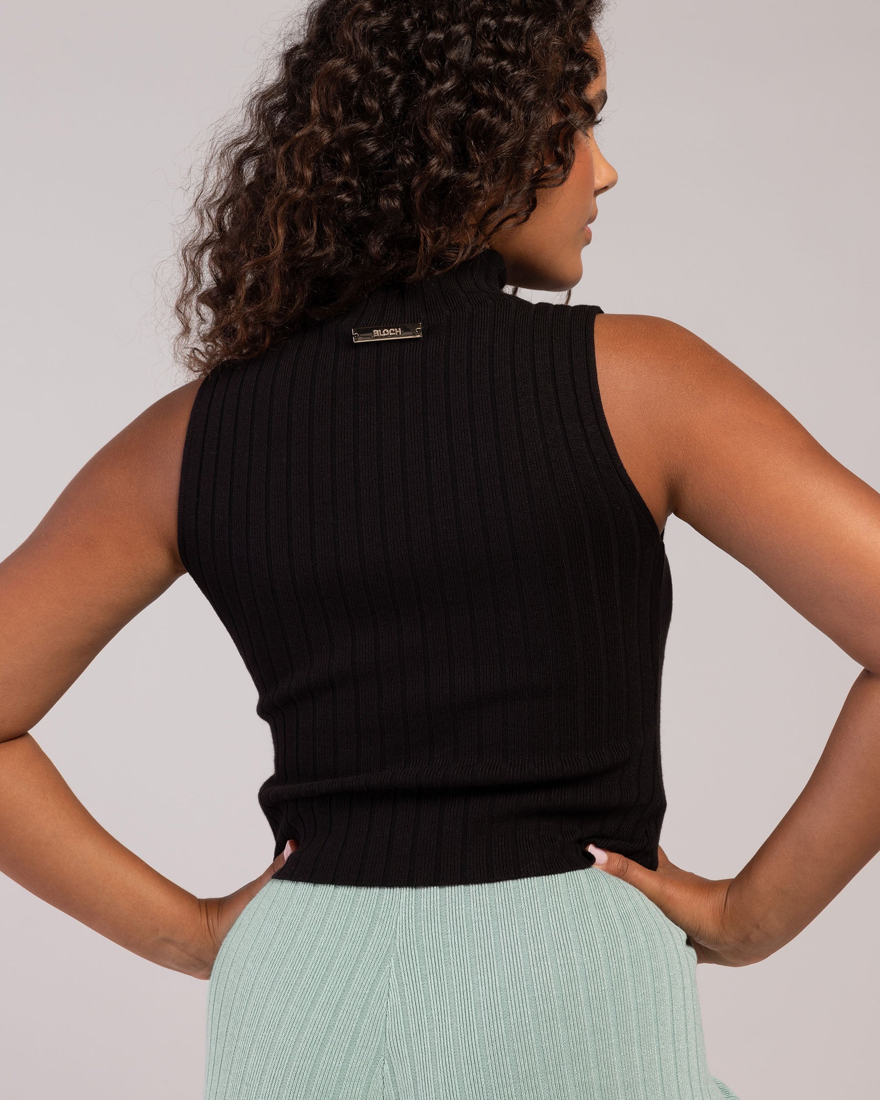 Rib Lounge Funnel Neck